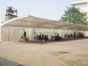 谈球吧体育平台:“电驴”治理从“有位充”到“有序停”